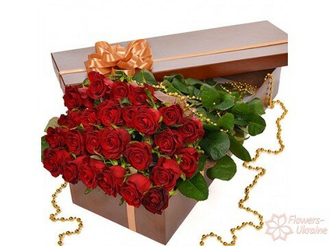 Цветы в коробке "25 алых роз"